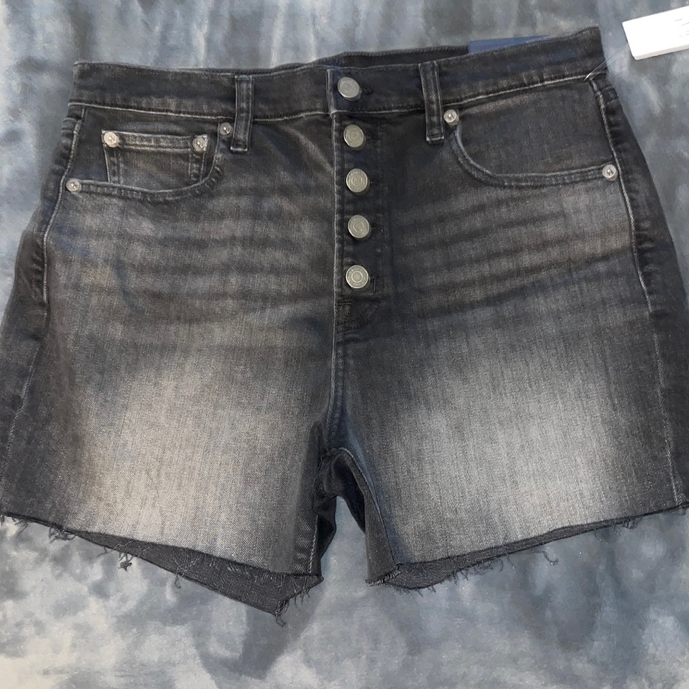 GAP high rise jean short